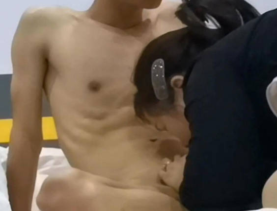 海角社区.第一次操老板娘露脸曝光骚货