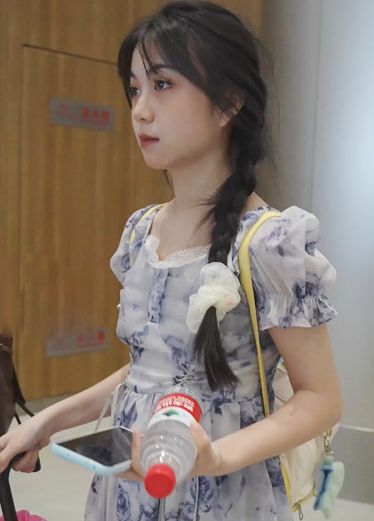 偷拍漫展气质美女的底裤，纯朴的小内裤儿 cWC