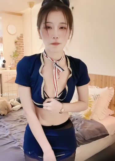 【好白菜全让猪给拱了啊】这么完美的颜值女神，被土豪当狗一样玩弄 OMl